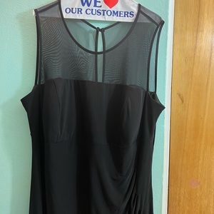 Black sleeveless plus size dress